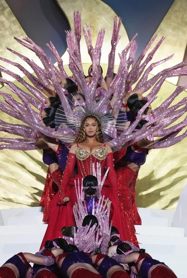 بيونسيه وفرقة مياس