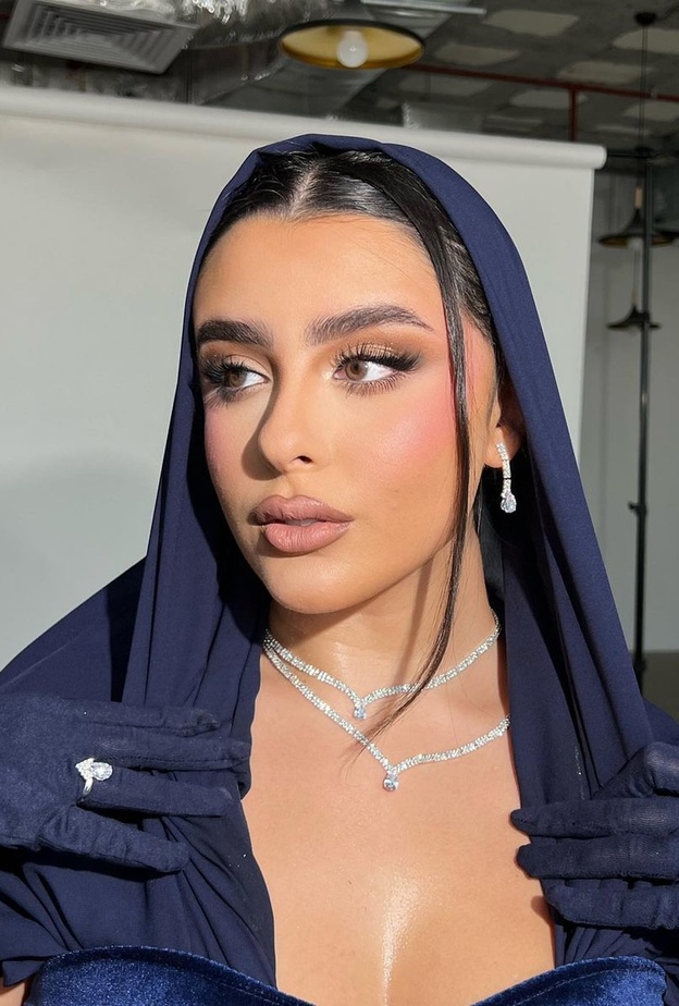 إطلالات جمالية لافتة للمدونة السعودية إيف