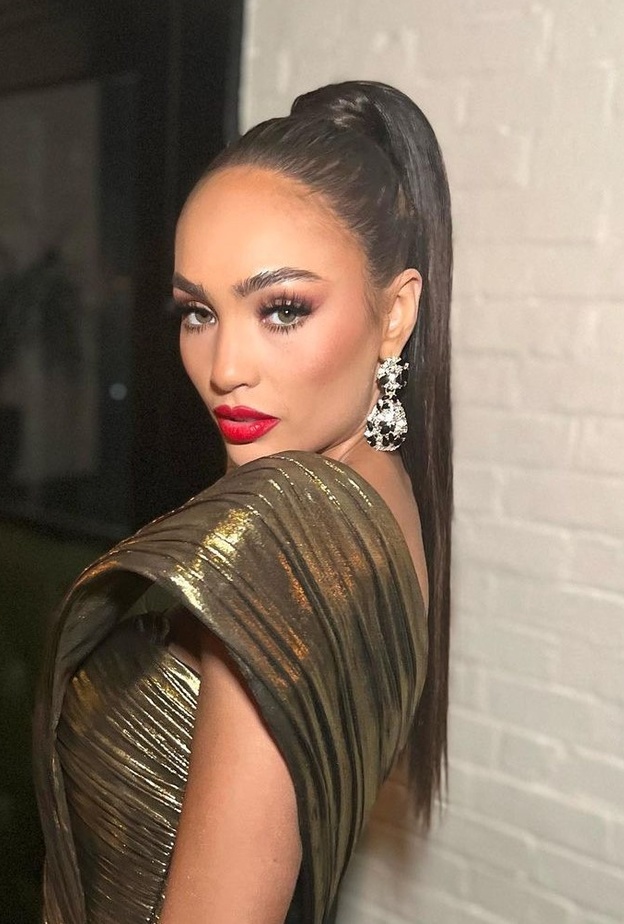 ملكة جمال الكون آر بوني غابرييل بإطلالة جمالية ملهمة لمناسبة عيد الحب ..إليك الخطوات