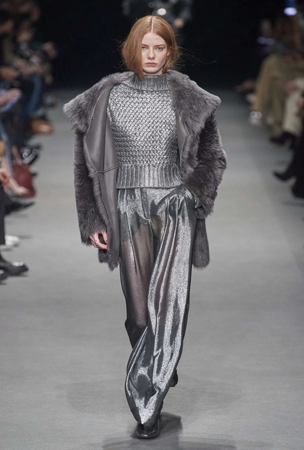 تنسيق الكنزات الصوفية بطريقة تخفي البطن