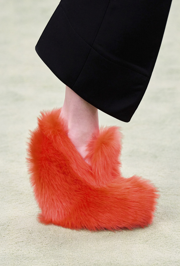 أحذية الفرو العصرية اعتمديها في كافة المناسبات