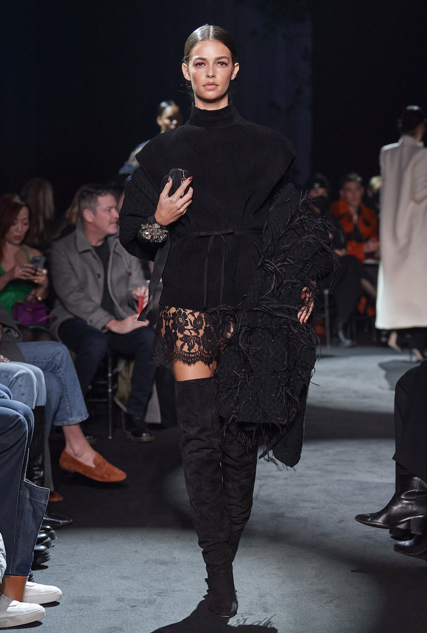 اختاري الياقة العالية لاطلالات راقية في شتاء 2023