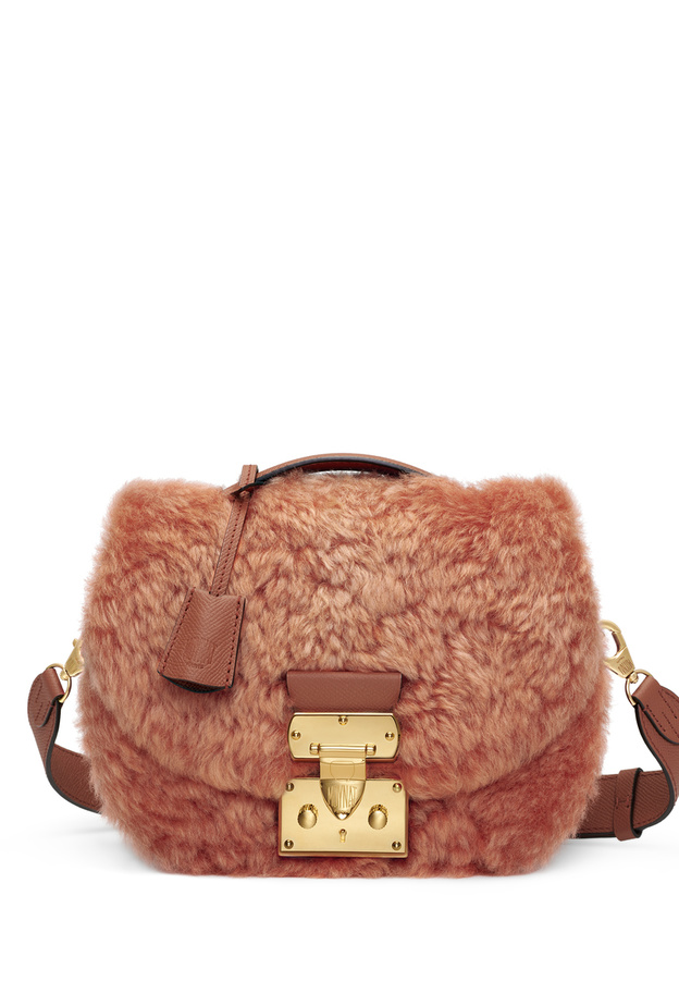 حقيبة The Flory Teddy المميّزة باللّون الوردي