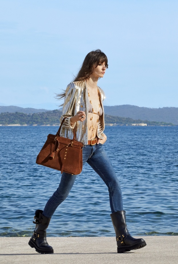 حقيبة CELINE CONTI ضمن مجموعة ربيع وصيف 2023 