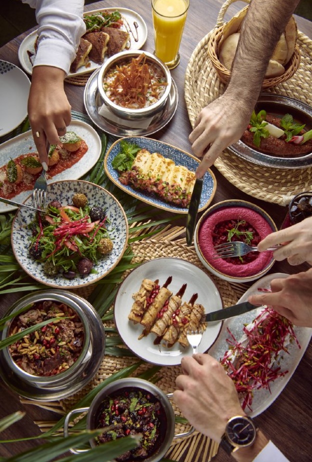 "قهوة بيروت" تحتفي بدفء موسم الأعياد مع عروض استثنائية