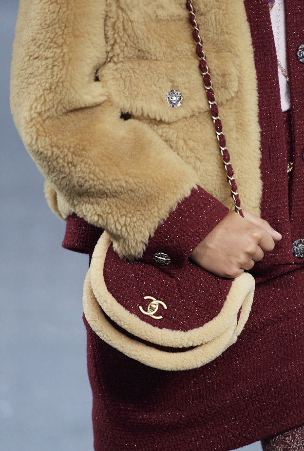 حقائب عصرية تناسب قصيرات القامة