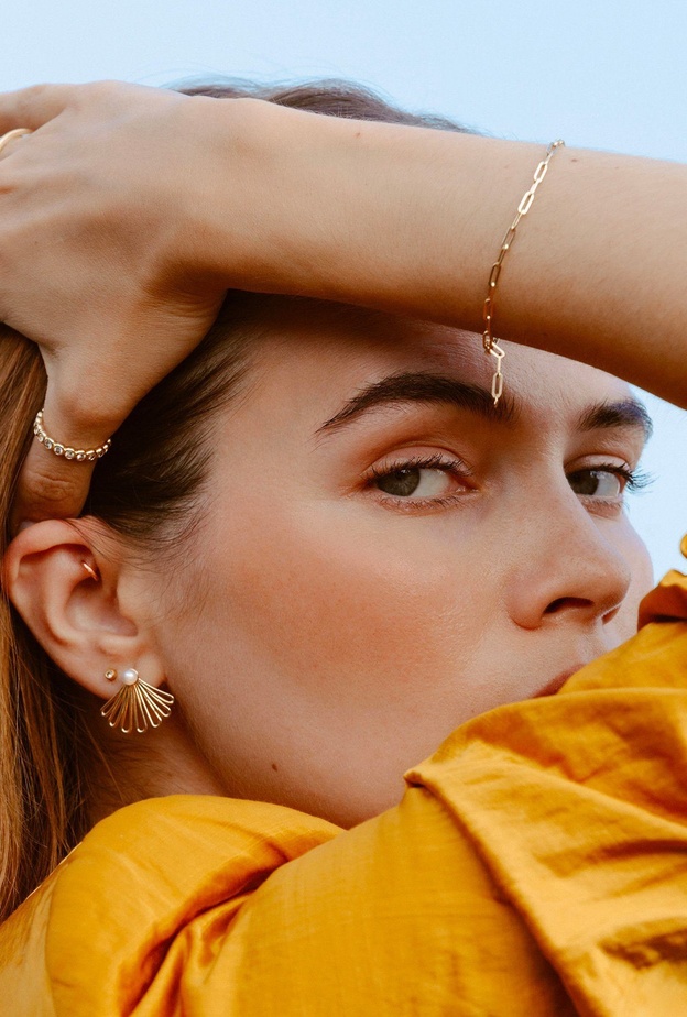 لمسة فريدة مع الأقراط المستوحاة من المروحة