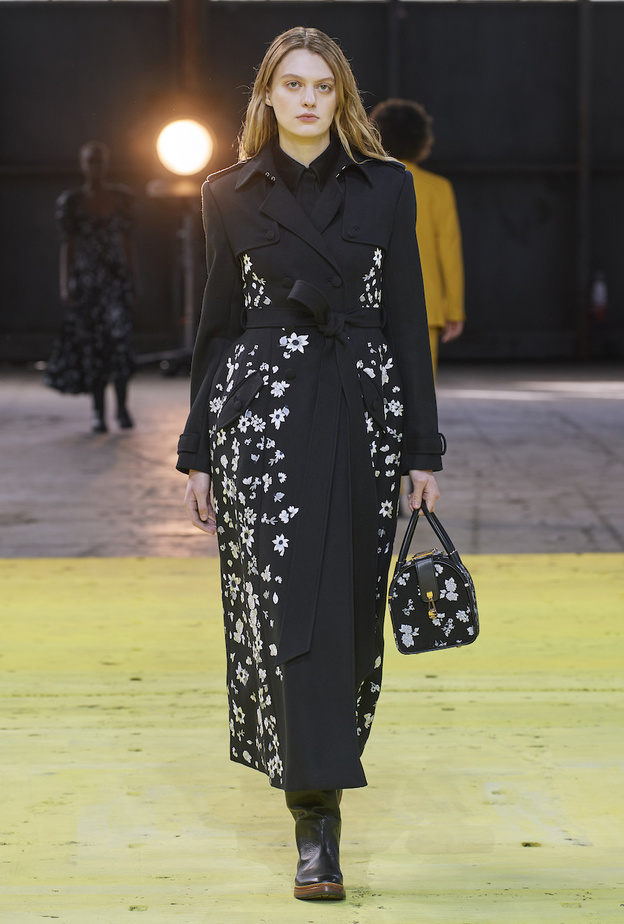  أجمل تصاميم معاطف ماكسي للنساء المححبات