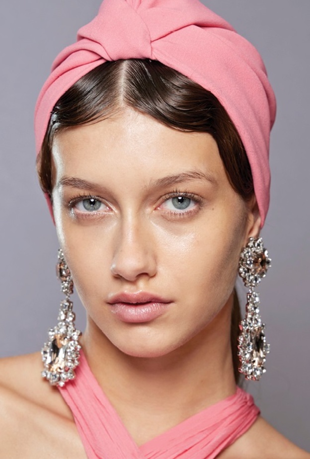 دللي وجهك في الشتاء بمستحضرات العناية من الصباح الى المساء