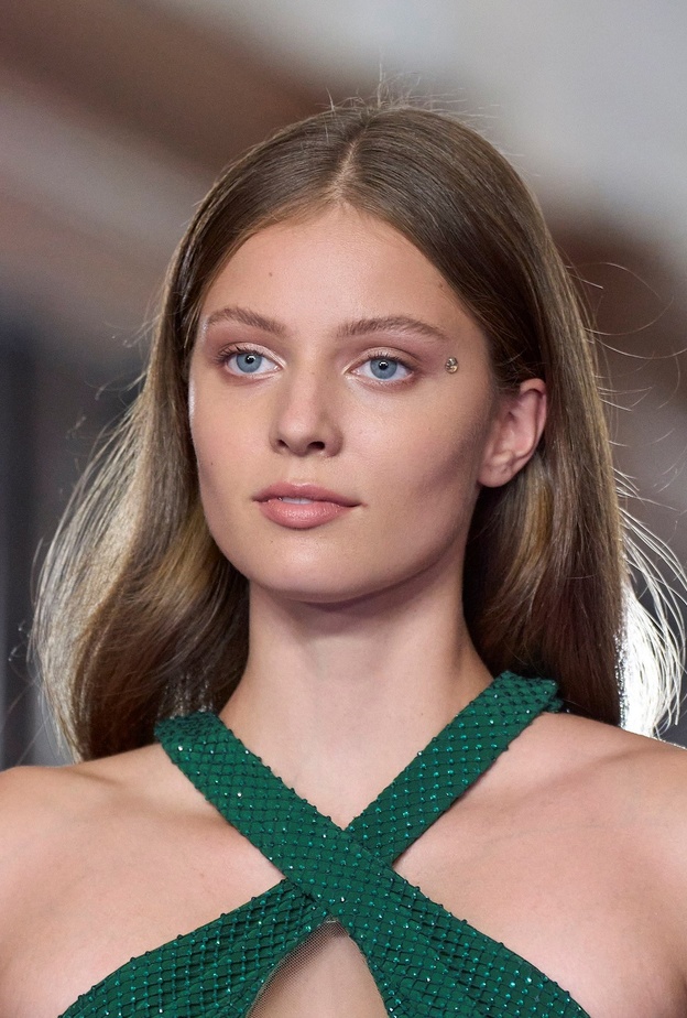 طرق شد الخدود ورفعها تجميلياً لإطلالة أكثر شباباً مع بداية العام الجديد