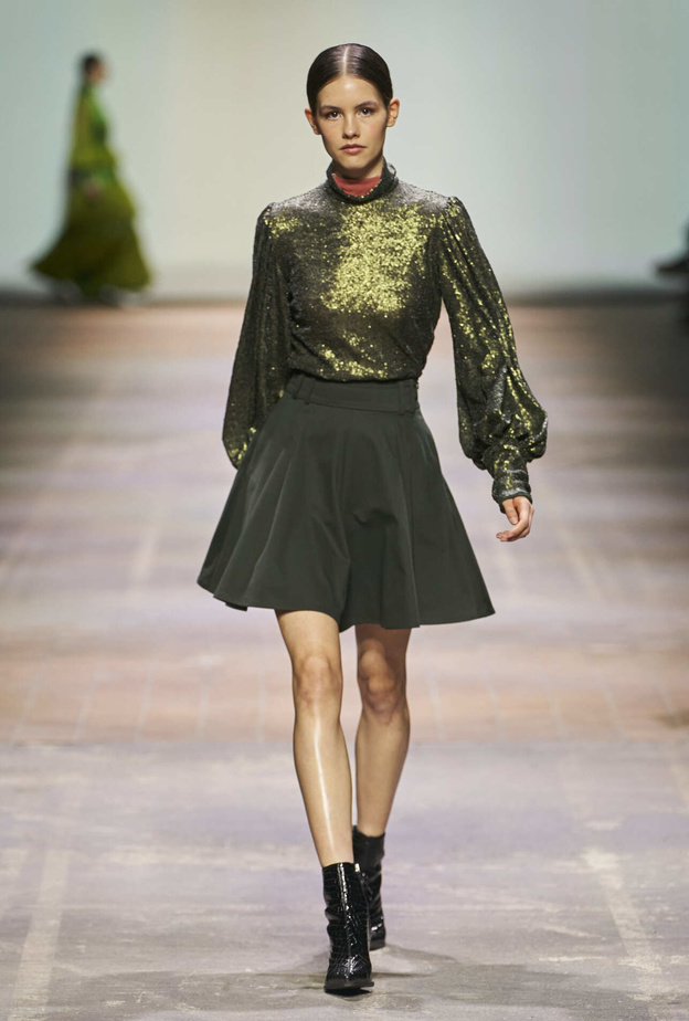 صيحة التوبات البراقة قطع جريئة وأنيقة