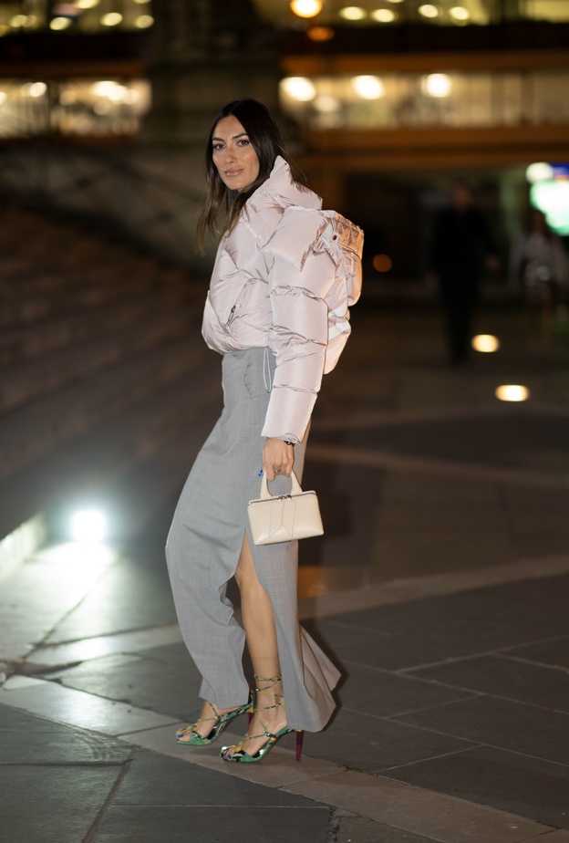 أفكار لتنسيق التنورة الماكسي من وحي منصات عروض شتاء 2023