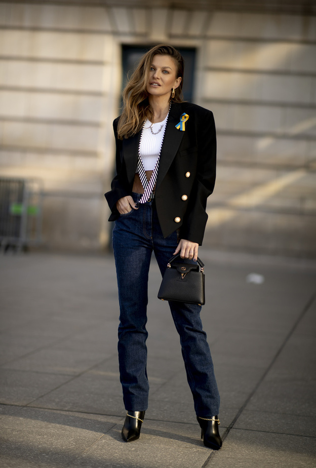 تنسيق البلايزر بأسلوب لافت من Street style