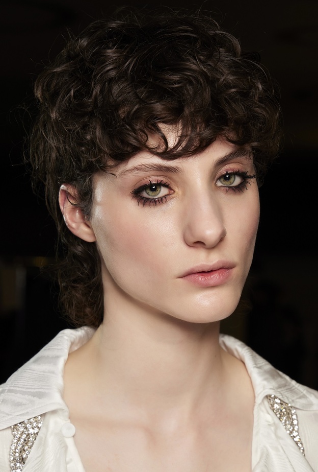 فوائد سيروم الرموش وأفضل انواعه