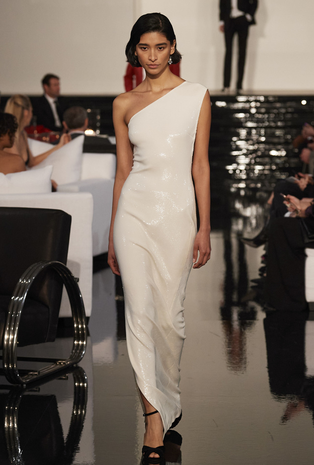  ألوان فساتين جريئة لصاحبات البشرة السمراء