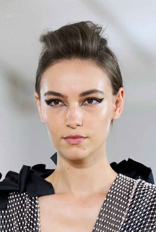 حقائق لا تعرفيها عن مُستحضرات التجميل ... إليك أغربها