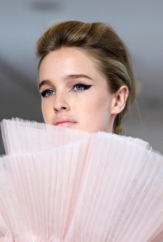 أفكار عصرية تُجدد من إطلالتك الجمالية وتبعد عنك كآبة الشتاء في بداية العام