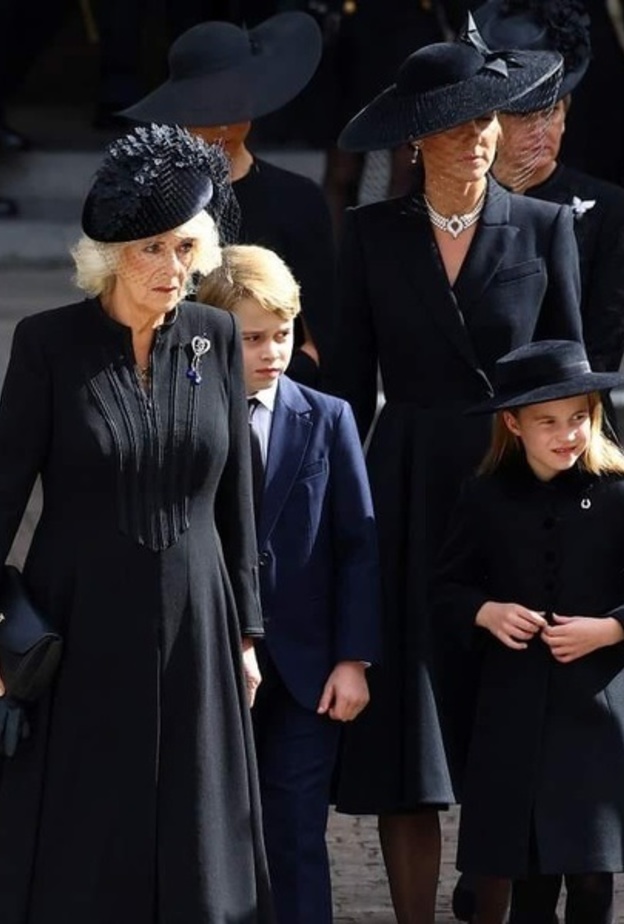 كيت ميدلتون وكاميلا الملكة القرينة