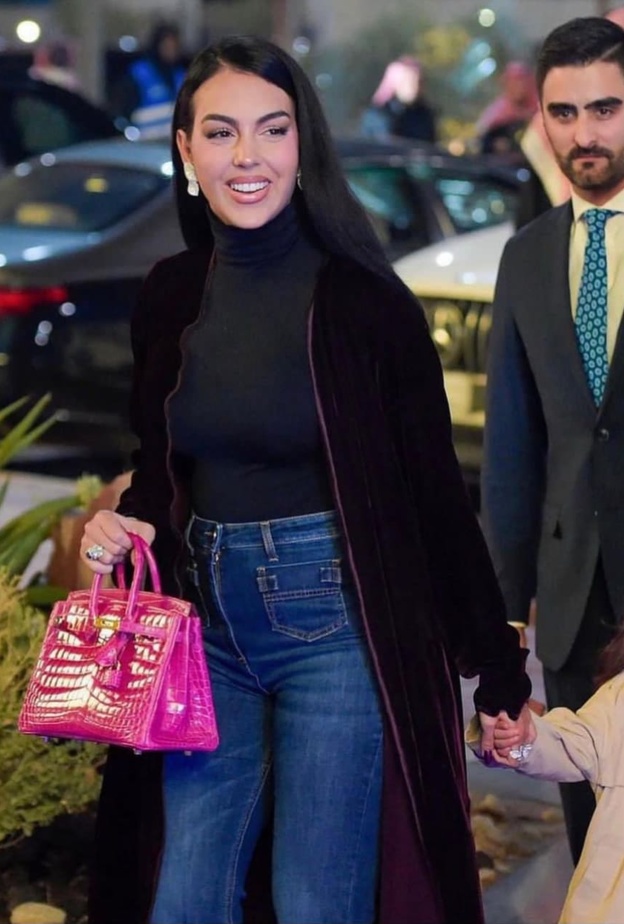 إطلالة جورجينا رودريجيز 