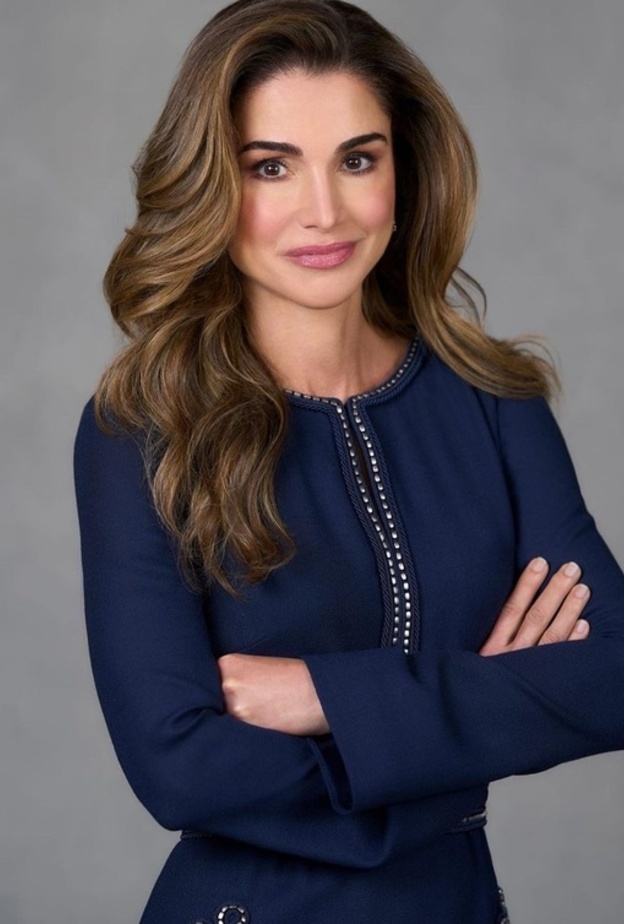 تصاميم مجوهرات ناعمة تعكس شخصية الملكة رانيا العصرية