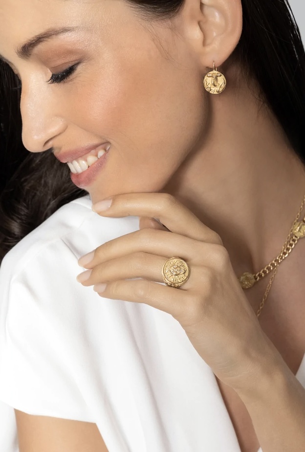 الأبراج والأجرام الفضائية تغزو عالم المجوهرات