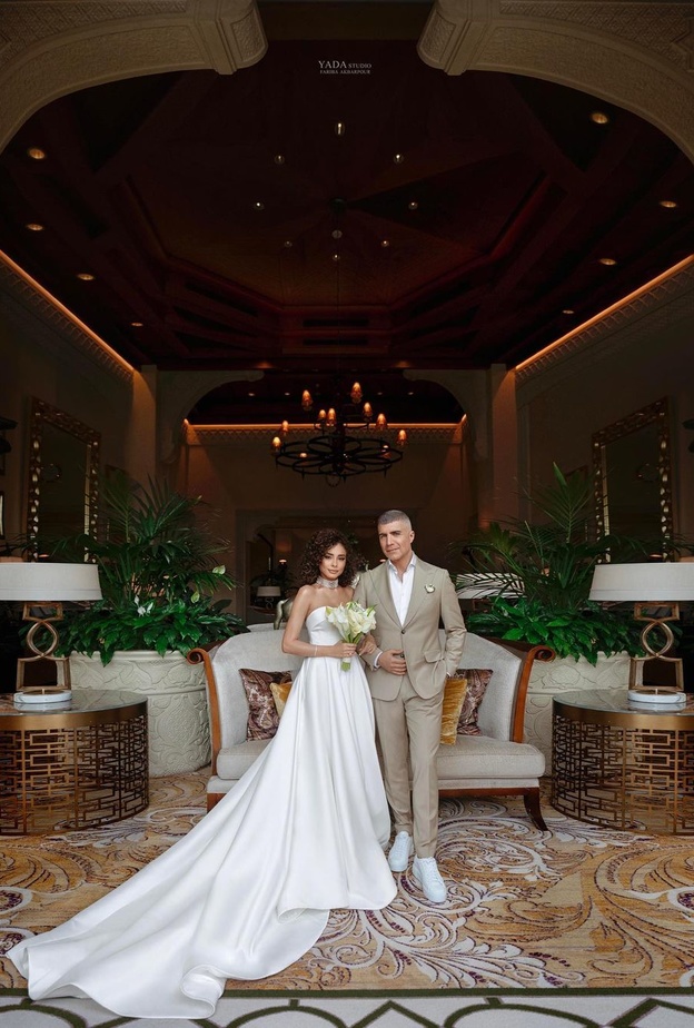 زيجات تركية أثارت الجدل في الوسط الفني أحدثها زواج أوزجان دينيز