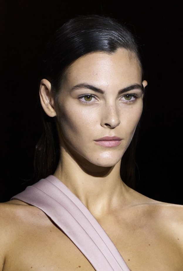 طرق طبيعية لعلاج تجاعيد الرقبة والتخلص من ترهلاتها