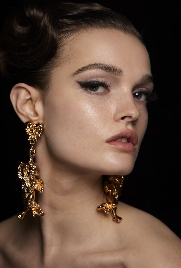 6 أفكار لاعتماد رسمات الآيلاينر الرفيعة.. طبّقيها بالخطوات لجعل عينيك أوسع