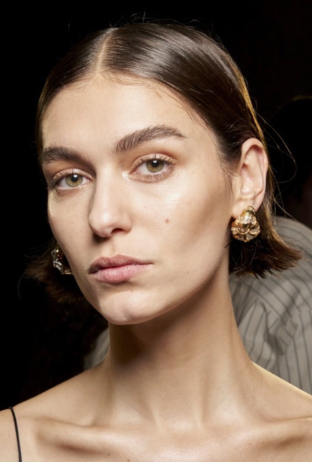 عززي جمال بشرتك وشبابها من خلال علاجات التقشير الكيميائي