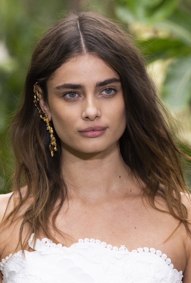 علامات تُخبرك بحاجة شعرك الى هذه الفيتامينات ..لا تفوتيها