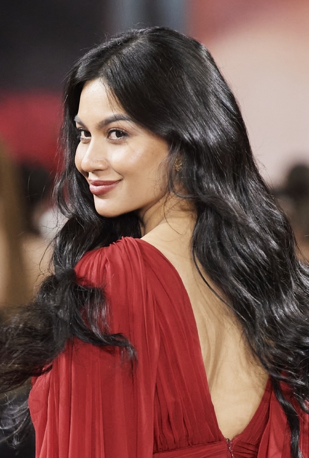 أسباب جفاف الشعر وكيفيةالحصول على خصل أكثر نعومة هذا الشتاء