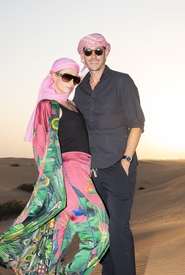 باريس هيلتون وزوجها 