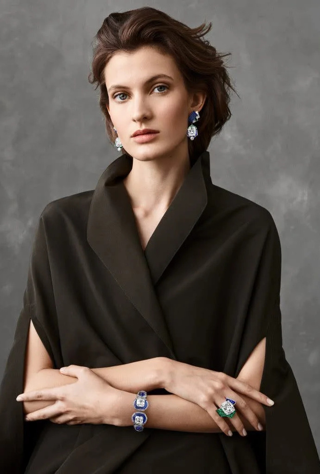 أقراط Écho Mystérieux من دار  Van Cleef & Arpels