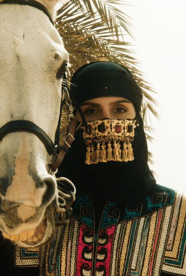 "أضوى عدنان أكبر" تكشف لـ "هي" تفاصيل التصميم الإبداعي الخاص بيوم التأسيس