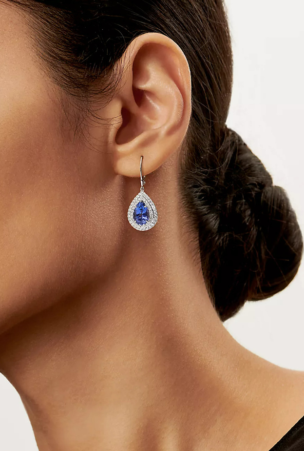 أقراط مرصعة بالتنزانيت والألماس من مجموعة Tiffany Soleste من تيفاني Tiffany