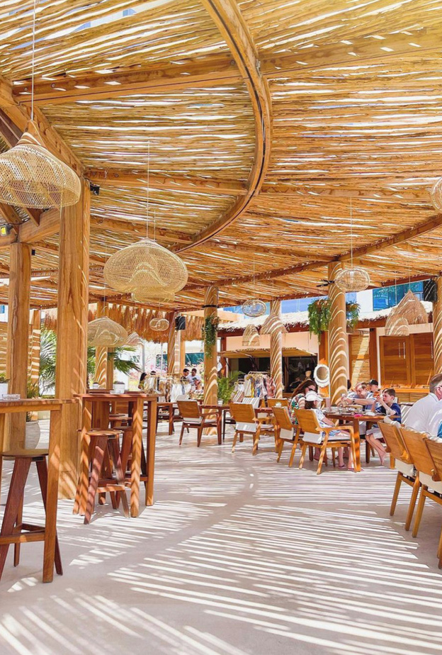 أماكن ساحرة بإطلالات خلابة لتناول الفطور في دبي منها مطعم Ula