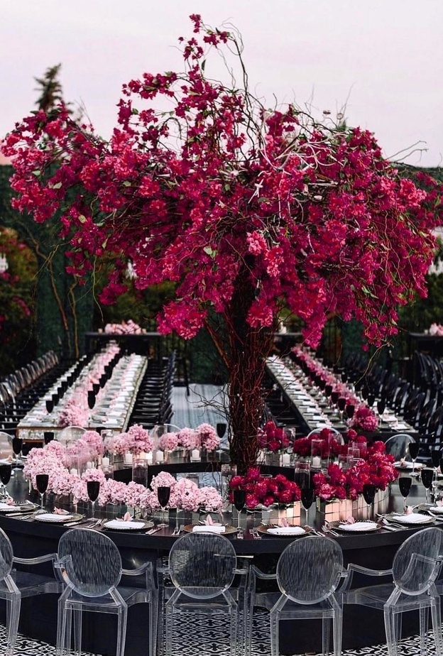 إعداد قطعة ديكور مركزية أنيقة لطاولات حفلات الزفاف