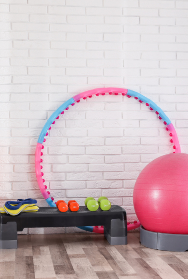 أهم الأدوات الرياضية التي قد تحتاجين إليها عند ممارسة الرياضة في البيت