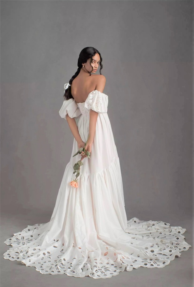 فساتين زفاف ناعمة لحفل زفاف بسيط