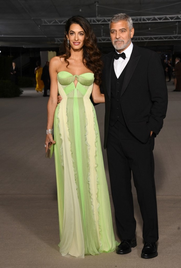 فساتين سهرة لا تنسى رافقت إطلالات أمل كلوني