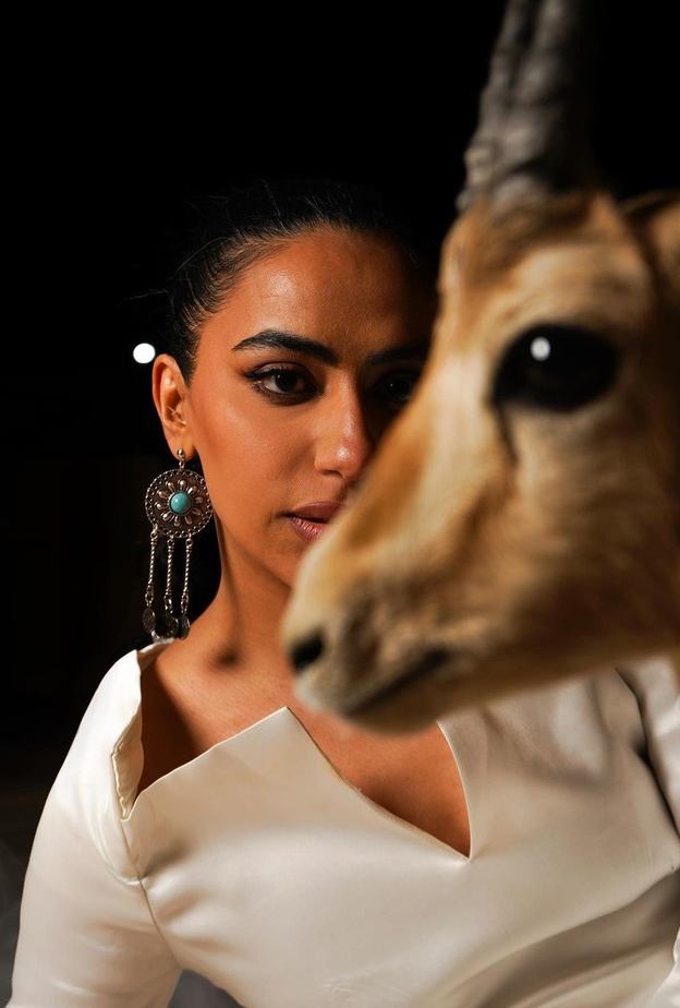 اطلالة جاذبة لمنيرة العارضي من تصوير عبدالله الخليفة