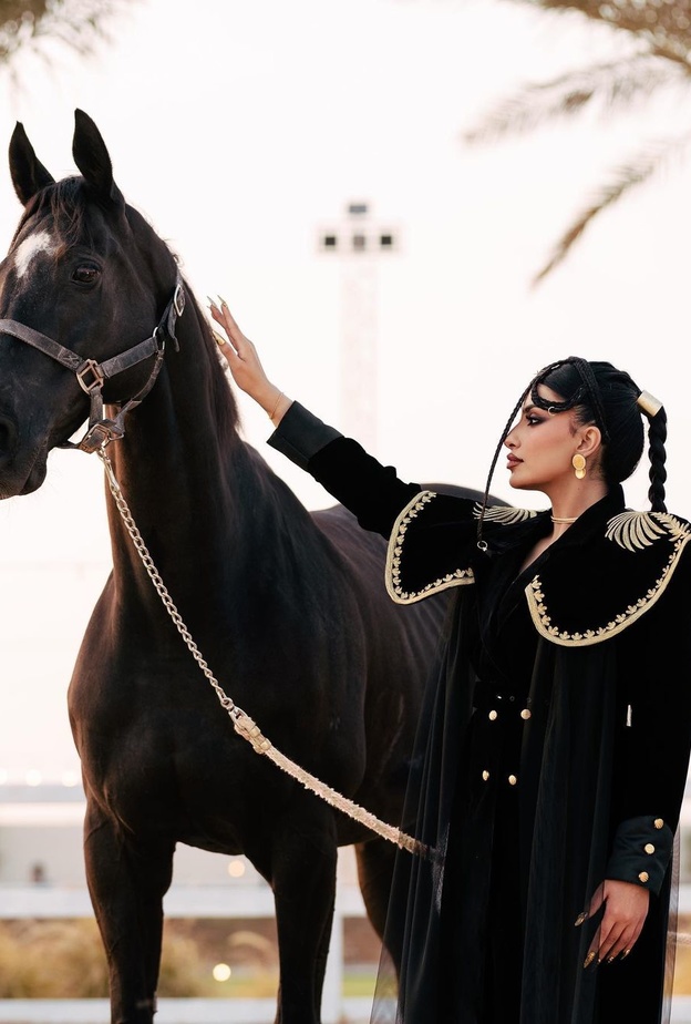 أبرز إطلالات المشاهير بالأزياء التراثية السعودية في "كأس السعودية 2023"