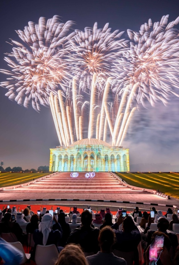 الألعاب النارية زينت حفل انطلاق مهرجان أضواء الشارقة
