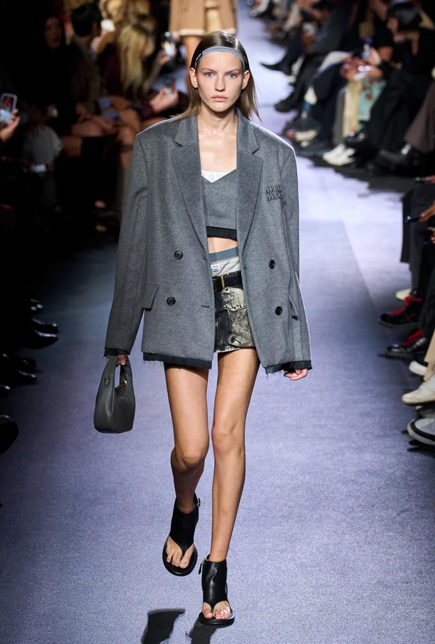 اللون الرمادي متعدد الاستخدامات ومحايد وأنيق