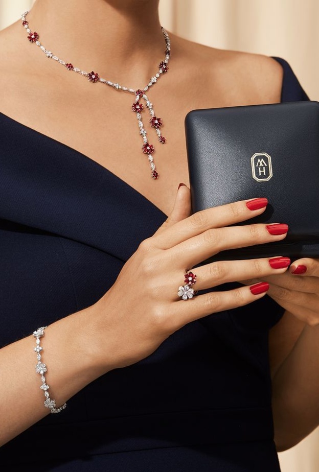 موديلات مجوهرات ذهب بأشكال الورود والزهور..للتعبير عن الرومانسية في عيد الحب