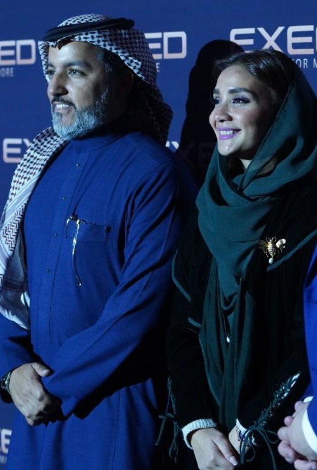 المغامر السعودي الدكتور بدر الشيباني ومنتجة الفيلم رؤى المدني