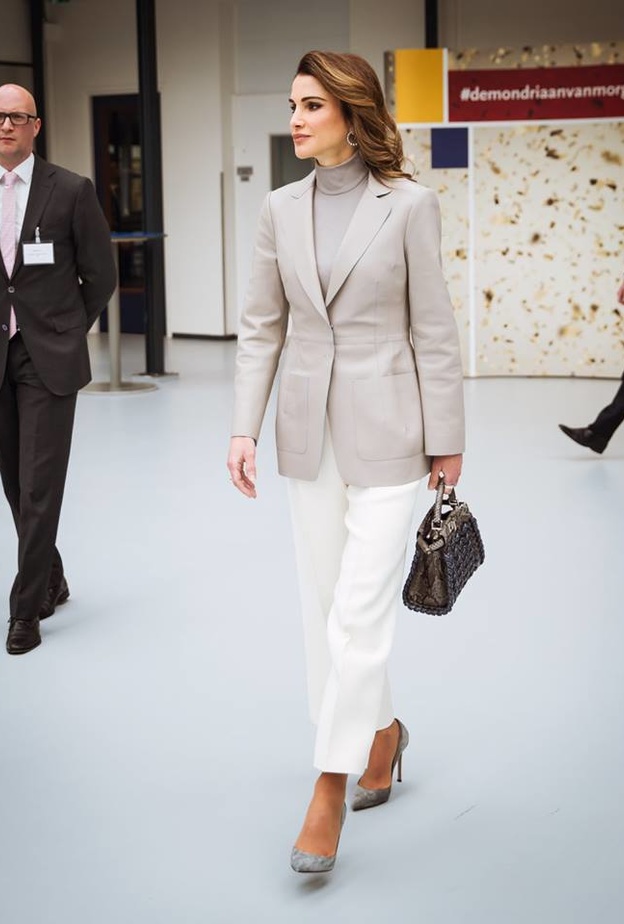 السراويل الرسمية.. اعتمديها بأسلوب الأميرات والملكات في إطلالاتك المقبلة 