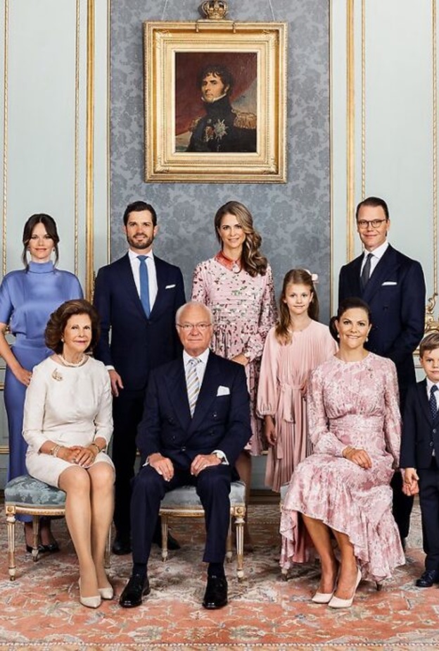 الملكة سيلفيا غير راضية عن صورة بورتريه لها ولأسرتها