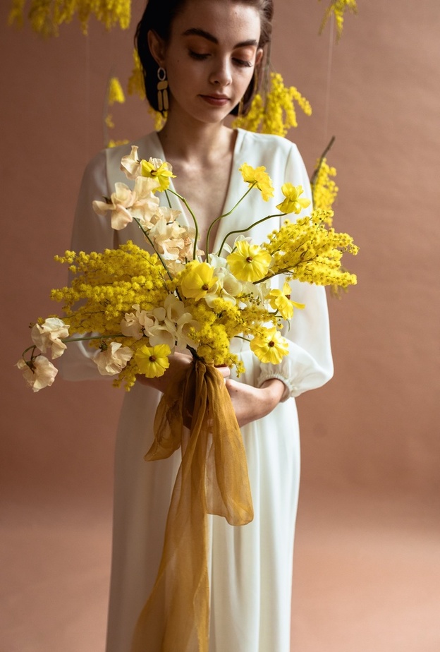 أفكار رائعة لحفلات الزفاف الربيعية باللون الأصفر