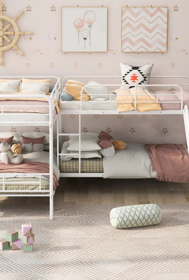 تصاميم ذكية لأربعة سرائر في غرفة نوم أطفال